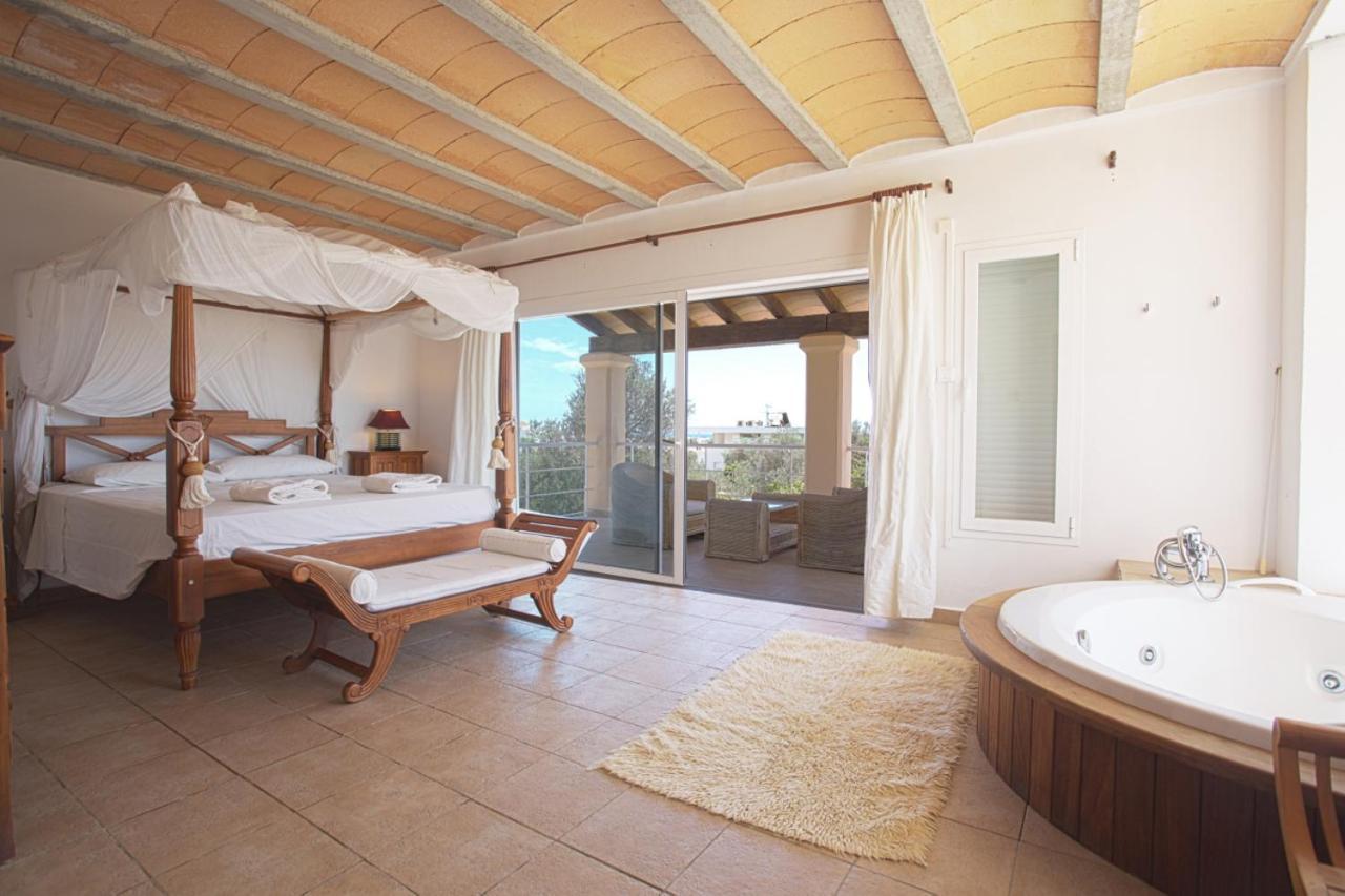 Villa Tom Is Near To Playa Den Bossa Sant Jordi de ses Salines المظهر الخارجي الصورة