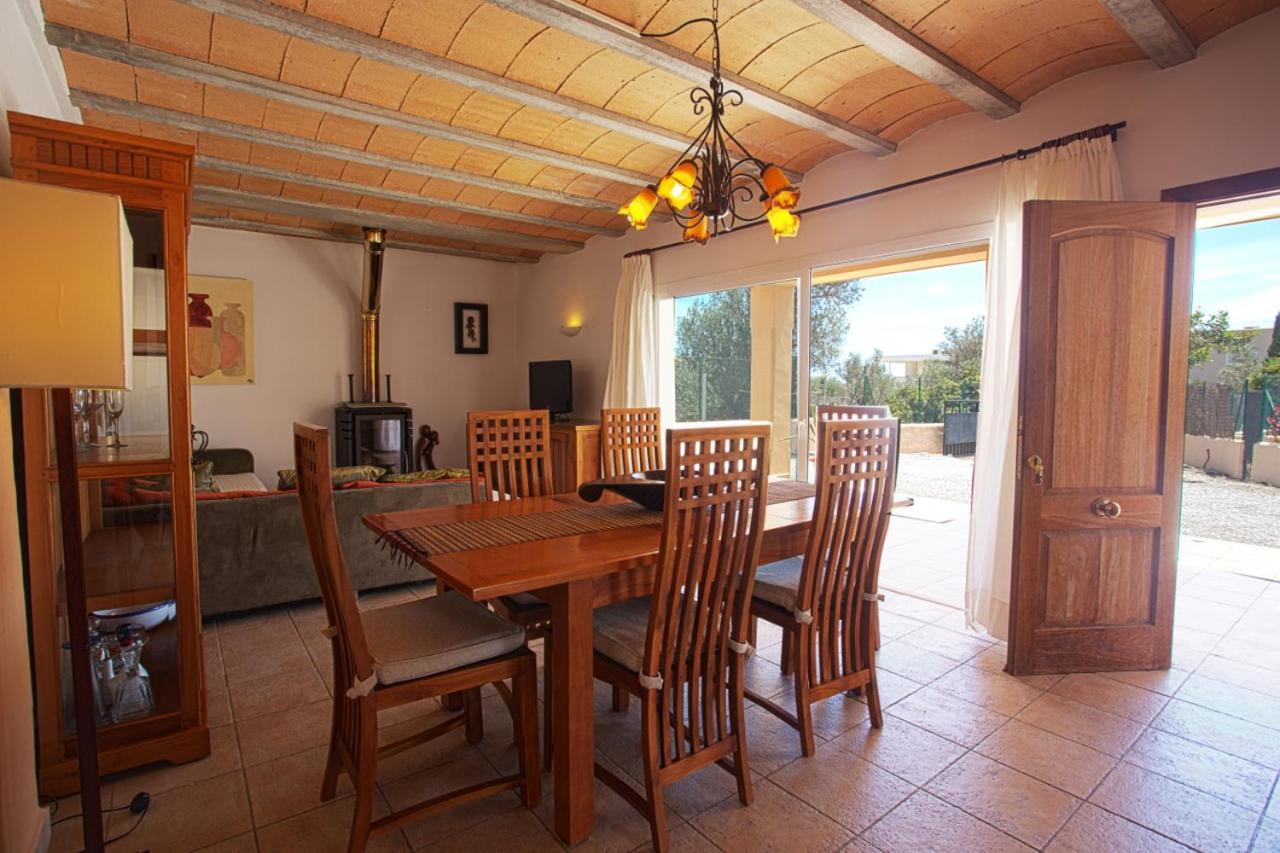 Villa Tom Is Near To Playa Den Bossa Sant Jordi de ses Salines المظهر الخارجي الصورة